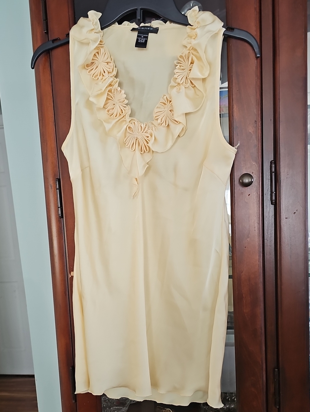 Spense  Ruffle-Trim & Flower Applique Around Neck Sleeveless Dress Med
